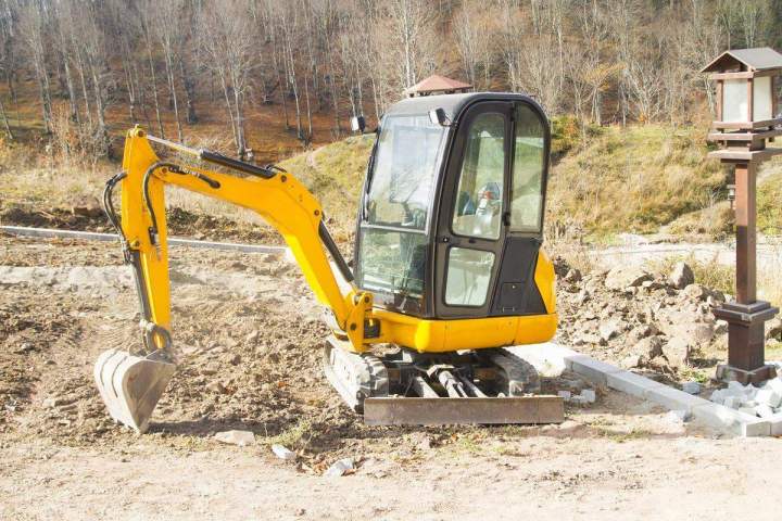 Mini-excavation, Laval
